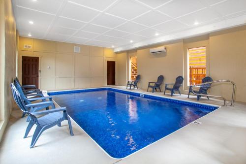 Rocky Crest Sleeps 24 Private Pool Game Room in Sevierville, USA