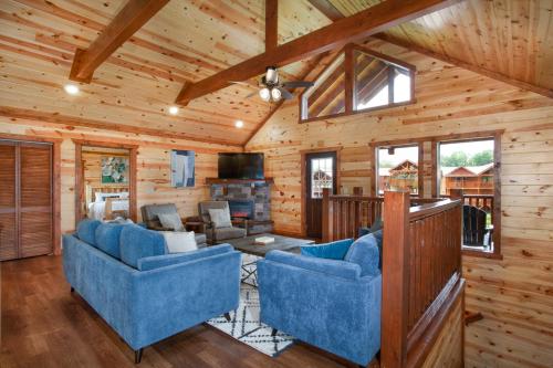 Rocky Crest Sleeps 24 Private Pool Game Room in Sevierville, USA