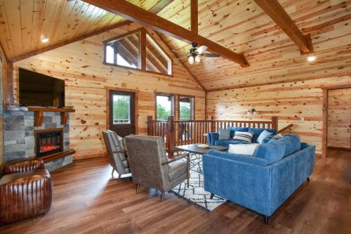 Rocky Crest Sleeps 24 Private Pool Game Room in Sevierville, USA