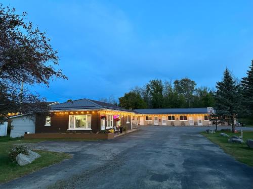 A szálláshely kívülről, Carriage Inn Motel in Peterborough