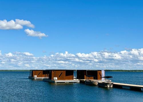Grand Holm Marina Ujuvmajad in Haapsalu