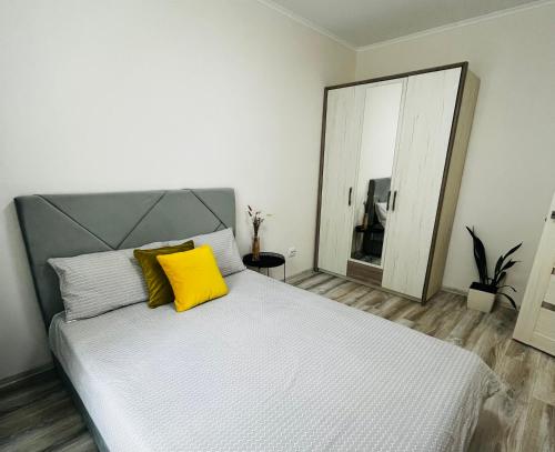 Апартаменти поряд дорослої і дитячої лікарні біля Миколайчука, Орлика (Апартаменти поряд дорослоі і дитячоі лікарні біля Миколаичука, Орлика) in ซามาร์สตึนีฟ