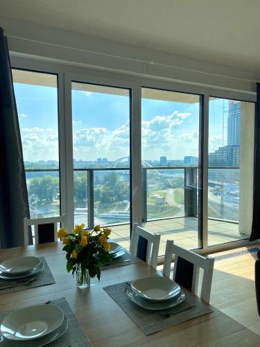 Luxury apartment in skyscraper with parking, Bratislava (fotografie 7)