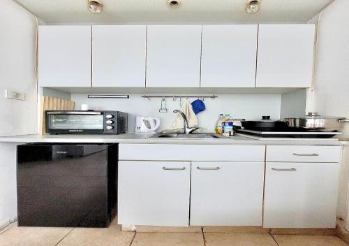 סטודיו על הים in Bat Yam