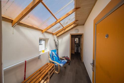 Cely dum s vybavenou kuchyni, koupelna s virivkou in Zbraslav