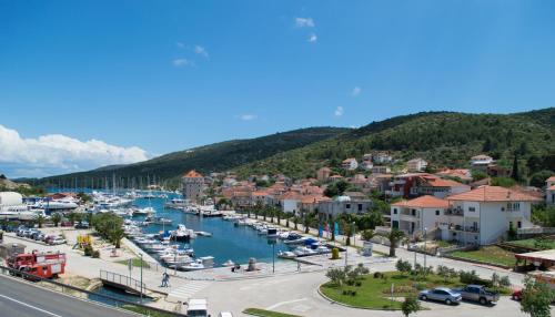  Apartments Salov in Marina