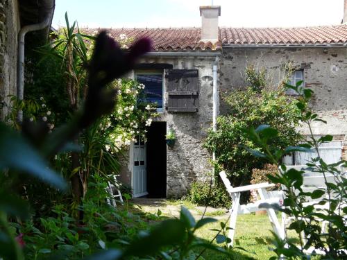 Dārzs, Topaze sejour chez le Vigneron in Monnieres