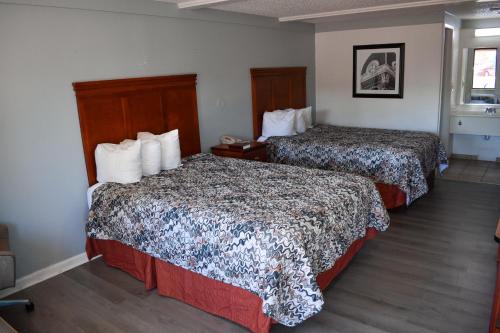 2 queen beds