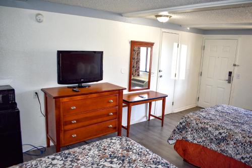 Rodeway Inn Auburn Hills - image 2