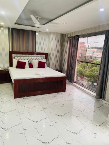 Hotel Golden Tree - image 11