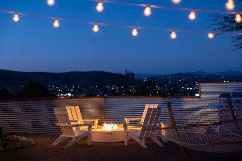 Artist Home Hot Tub Fire Pit Pool & Views in Joshua Tree, USA