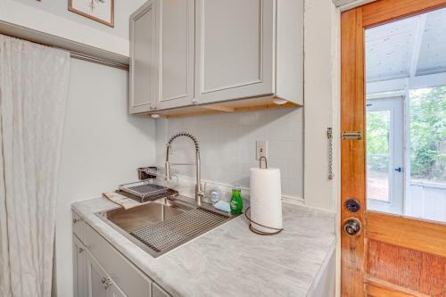 Charming Hot Springs Home Less Than 2 Mi to Bathhouse Row! in Hot Springs, USA