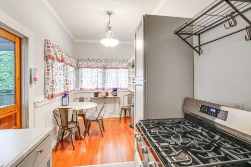 Charming Hot Springs Home Less Than 2 Mi to Bathhouse Row! in Hot Springs, USA