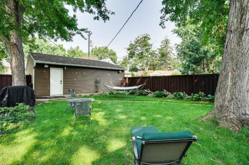 Chic Minneapolis Apt - 6 Blocks to Lake Nokomis! in Minneapolis, USA