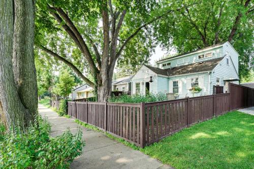 Chic Minneapolis Apt - 6 Blocks to Lake Nokomis! in Minneapolis, USA