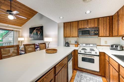 Less Than 2 Mi to Skiing Serene Sapphire Retreat in Sapphire, USA