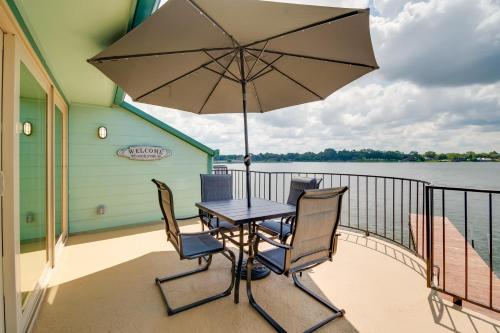 Lake Conroe Condo Balcony, Views and Pool Access! in Willis, Vereinigte Staaten von Amerika