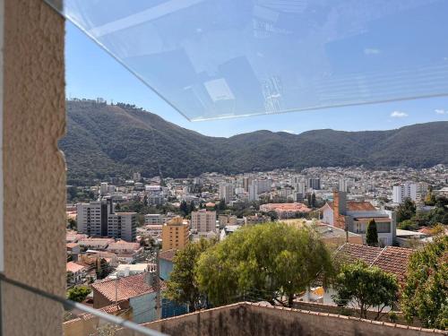 Flat Bambu - Centro - Vista Maravilhosa com Garagem e Elevador, Poços de Caldas (foto 6)