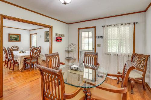 Mt Ida Home with Patio 11 Mi to Lake Ouachita! in Mount Ida, USA