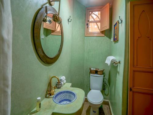 room detail thumbnail 2