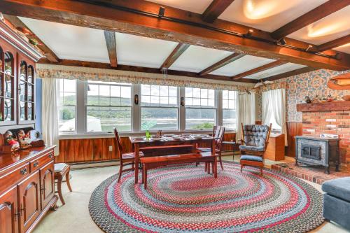 Canandaigua Lakefront Gem w/ Dock & Boat Slip in Naples (NY)