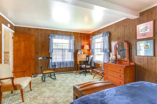 Canandaigua Lakefront Gem w/ Dock & Boat Slip in Naples (NY)