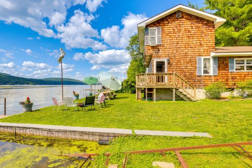 Canandaigua Lakefront Gem w/ Dock & Boat Slip in Naples (NY)