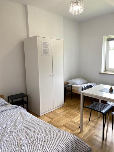 3 twin beds