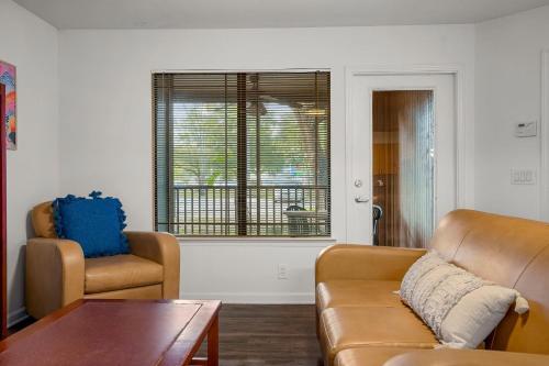 2 MI to USF Pet Friendly & Budget Friendly 2 MI to USF Pet Friendly & Budget Friendly