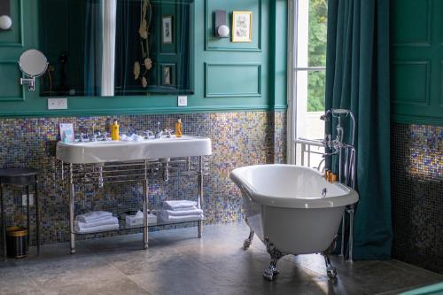 room detail thumbnail 2