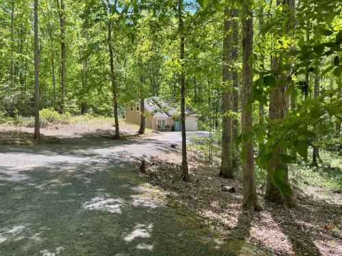 Beavers Bungalow-hot-tub in Mineral, USA