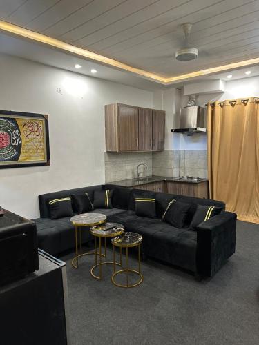 Regal Retreat - image 11