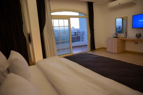 Palm Pyramids View Hotel