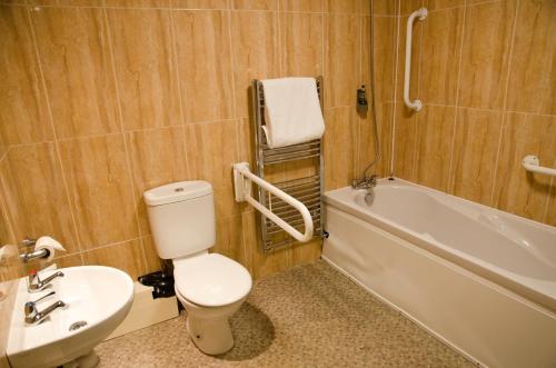 Standard Double Room image 9
