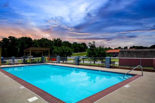 Red Roof Inn Berea - image 2
