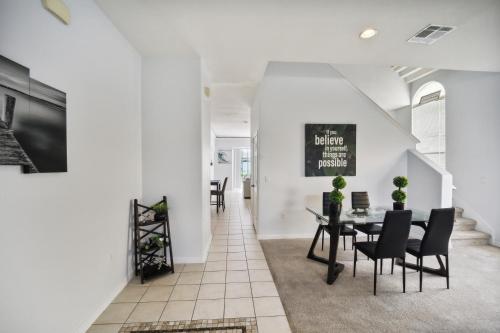 Elegant 5BR Villa with Private Pool home in Davenport, USA