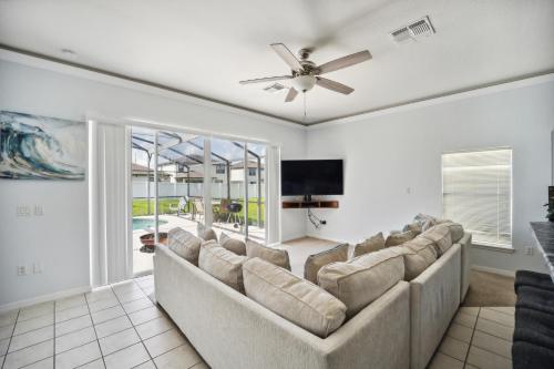 Elegant 5BR Villa with Private Pool home in Davenport, USA