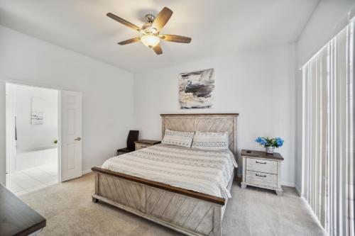 Elegant 5BR Villa with Private Pool home in Davenport, USA