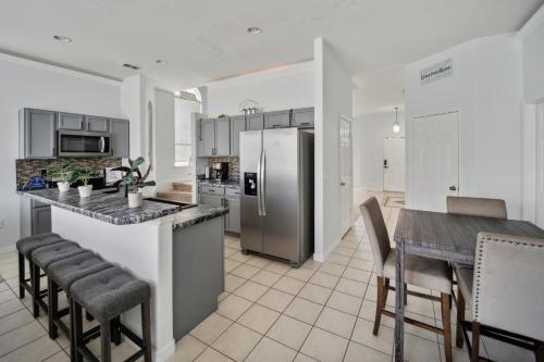Elegant 5BR Villa with Private Pool home in Davenport, USA