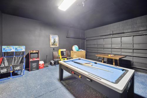 Elegant 5BR Villa with Private Pool home in Davenport, USA