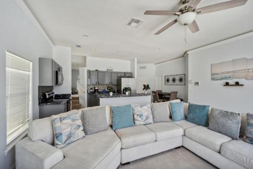Elegant 5BR Villa with Private Pool home in Davenport, USA