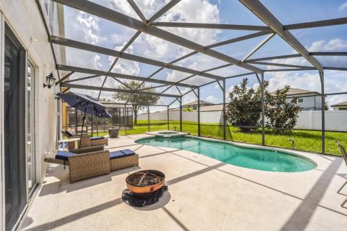 Elegant 5BR Villa with Private Pool home in Davenport, USA
