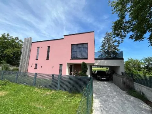 Villa Rose close to Vienna & Airport in Maria Ellend, Österreich