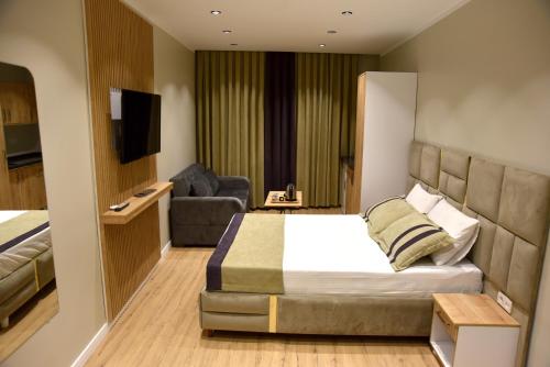Edwin PLUS – Istanbul, FL