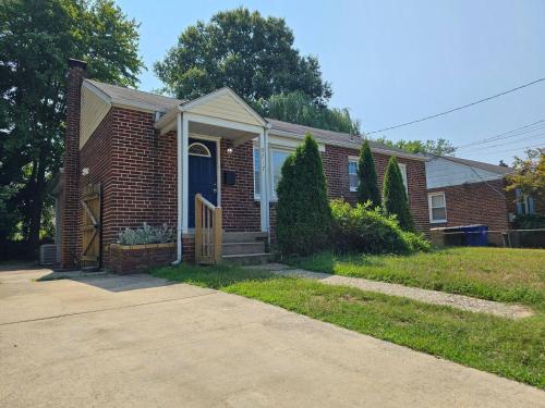 Spacious Home With Basment Suit in College Park, USA