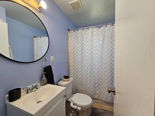 Spacious Home With Basment Suit in College Park, USA