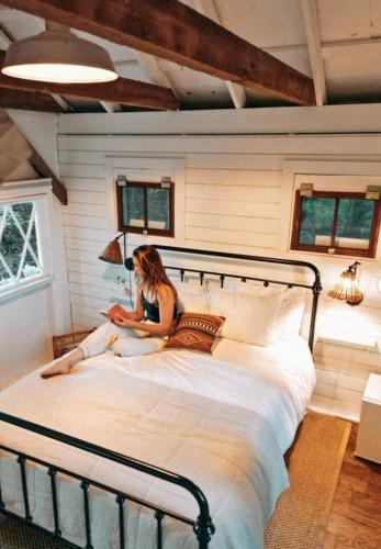 Hudson Valley Treehouse With Outdoor Bathtub in Hyde Park, USA