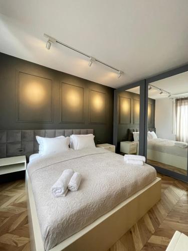 Leonine Das Loft - Spotless, Stylish Luxury Apartment, Tirana (photo 7)