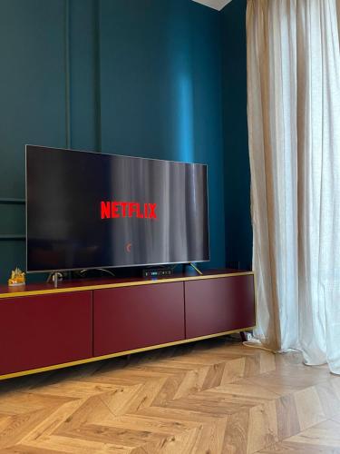 Leonine Das Loft - Spotless, Stylish Luxury Apartment, Tirana (photo 3)