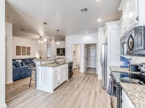 Blue Oasis Home - 7 Beds in Oklahoma City, USA